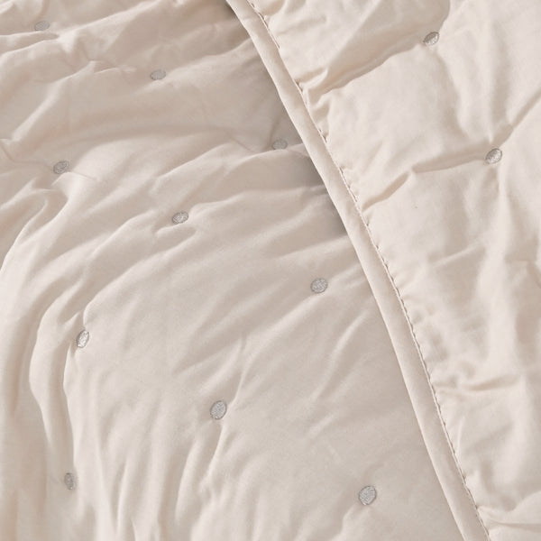 200 TC Egyptian Cotton Blend Quilt – Plush & Elegant for Any Room