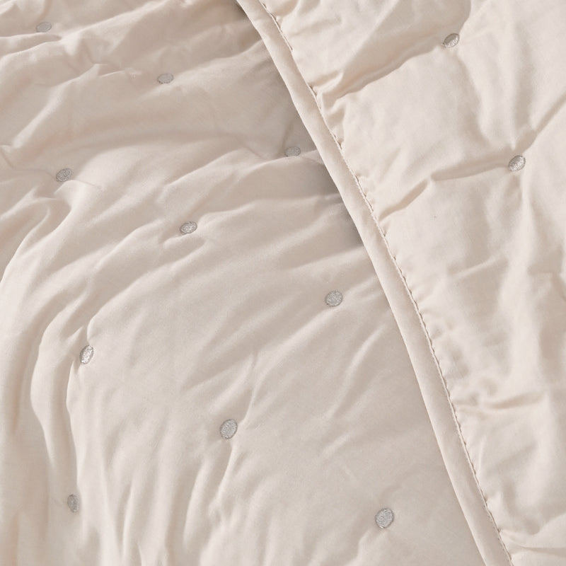 200 TC Egyptian Cotton Blend Quilt – Plush & Elegant for Any Room