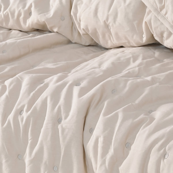 200 TC Egyptian Cotton Blend Quilt – Plush & Elegant for Any Room